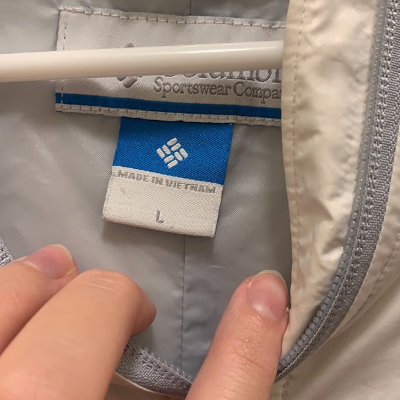 Women’s Columbia windbreaker - Picture 2 of 3